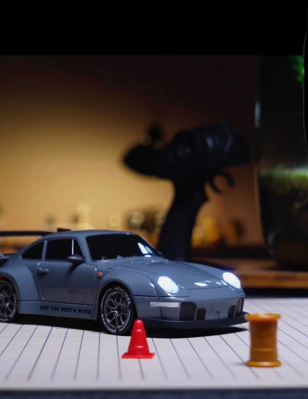 ماشین کنترلی پورشه 911 GT3 ShadowDrift 1:24، چهارچرخ محرک، دریفتدار، سرعت ۱۵+، چراغ LED و بدنه ABS مقاوم